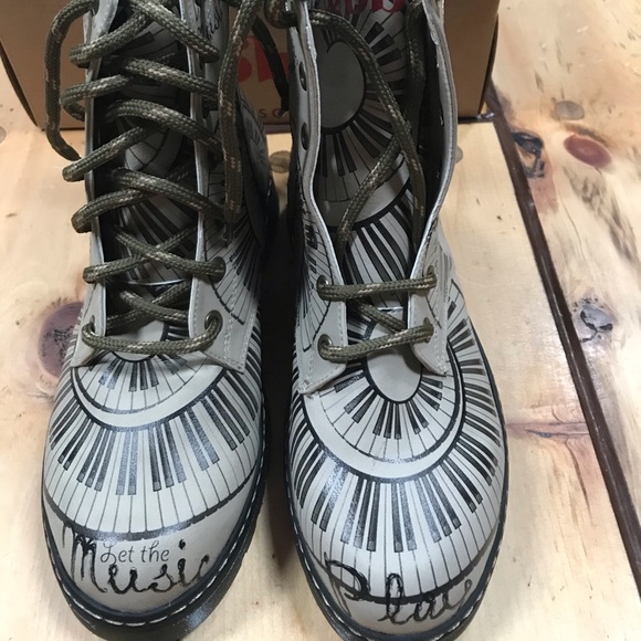 Goby boots, never worn. - Picture 2 of 5